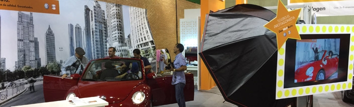 Huelva Wagen y Huelva Motor interactúan con los asistenten al Salón del Motor con la acción 'Tú eres el Protagonista'